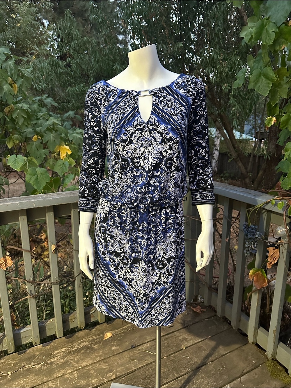 White House Black Market Blue Baroque Print Sheath Dress | XS | G-1792